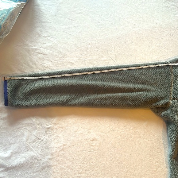 Patagonia women’s gray fleece sweater medium - Picture 4 of 5